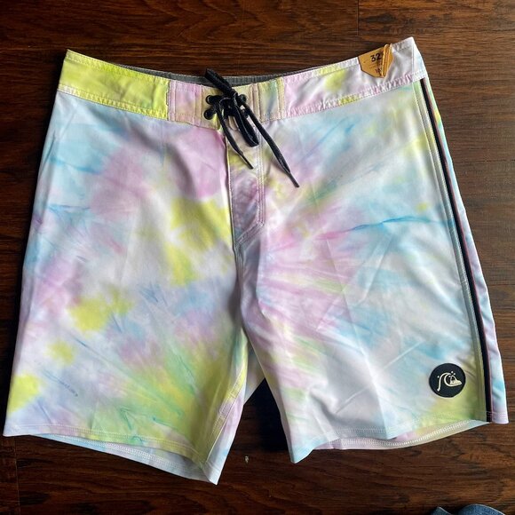 NWT Quicksilver HIghline Board Shorts Size 32